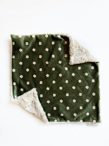 Olive Daisy Lovey (16x16 inches)