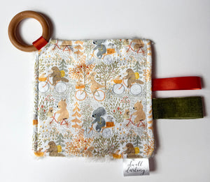 Baby in a Basket Crinkle Paper Teething Ring Toy