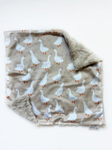 Goose Lovey (16x16 inches)