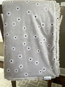 Beige Daisy Floral Adult Throw (50x70 inches)