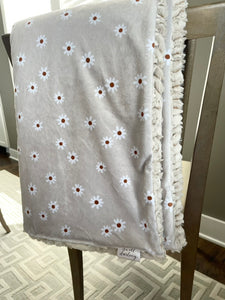 Beige Daisy Floral Adult Throw (50x70 inches)