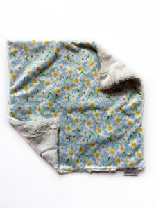Light Blue Daisy Lovey (16x16 inches)