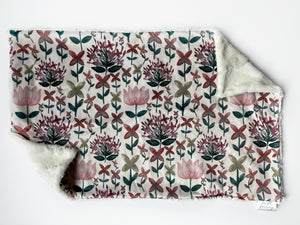 Protea Floral XL Lovey (26x16 inches)